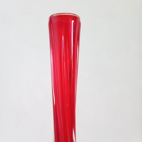 Red clear glass mid-century modern twisted stem vase - Picture 9 of 9